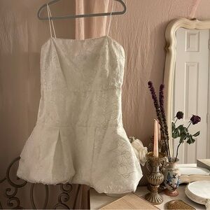 Monique Lhuillier  Elegant White Floral Dress